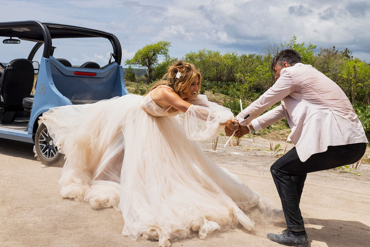 Jennifer Lopez tấu hài cực mạnh trong Ăn cưới gặp ăn cướp - Ảnh 6.