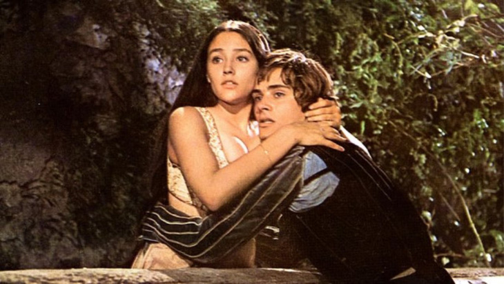 Cặp sao ‘Romeo và Juliet’ tố bị ép quay cảnh khỏa thân trong phim - Ảnh 1.