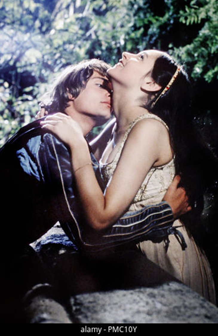 Cặp sao ‘Romeo và Juliet’ tố bị ép quay cảnh khỏa thân trong phim - Ảnh 2.