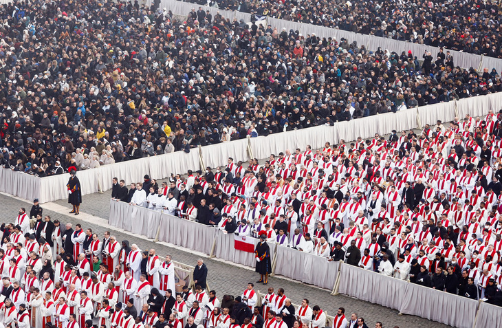 Giáo hoàng Francis chủ trì tang lễ cố Giáo hoàng Benedict XVI - Ảnh 6.