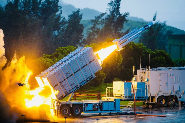 Bộ phận tên lửa Hùng Phong III của Đài Loan lạc sang Trung Quốc - Ảnh 1.