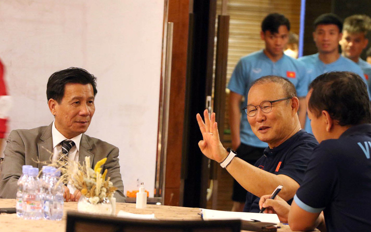 Đại sứ Việt Nam tại Indonesia động viên thầy trò ông Park