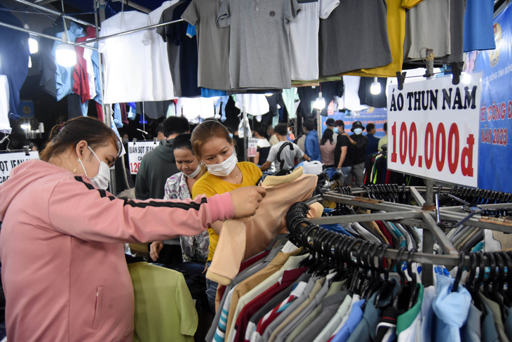 Hơn 5.000 công nhân Đồng Nai tham dự Chợ Tết công đoàn 2023 - Ảnh 2.