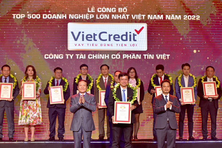 VietCredit lần thứ hai được vinh danh TOP 500 doanh nghiệp lớn nhất Việt Nam 2022 - Ảnh 1.