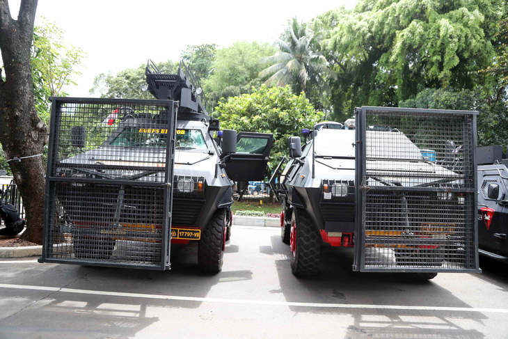 An ninh siết chặt khi CĐV Indonesia bắt đầu vào sân - Ảnh 15.