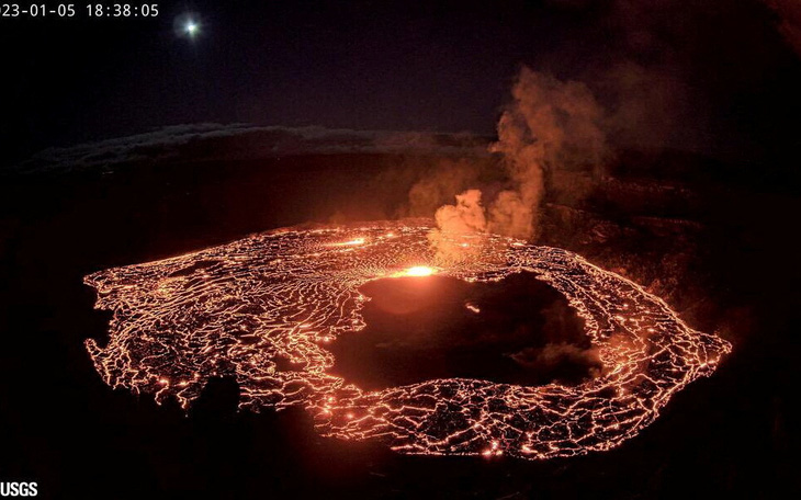 Núi lửa Kilauea ở Mỹ phun trào, lo khí độc phát tán