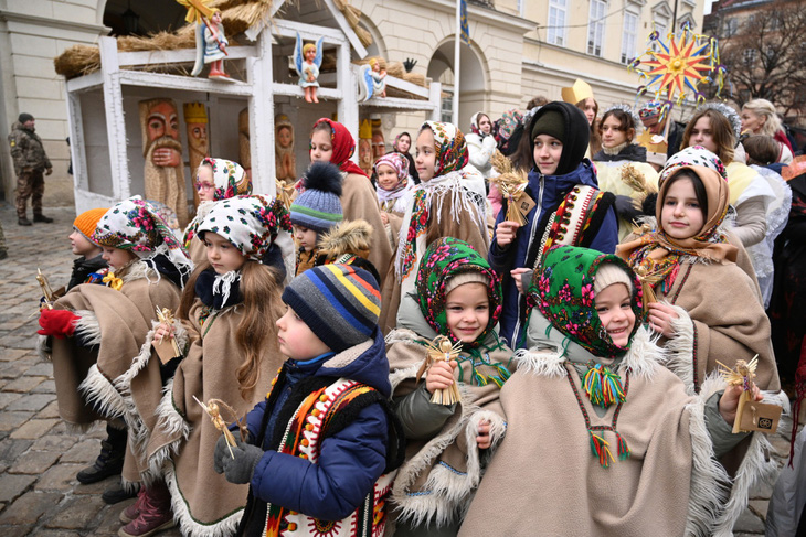 Người Ukraine đón lễ Giáng sinh thứ hai trong năm - Ảnh 6.