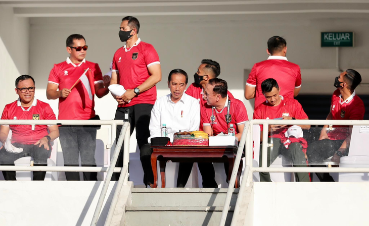 Tổng thống Indonesia căng thẳng khi xem trận gặp Việt Nam - Ảnh 1.