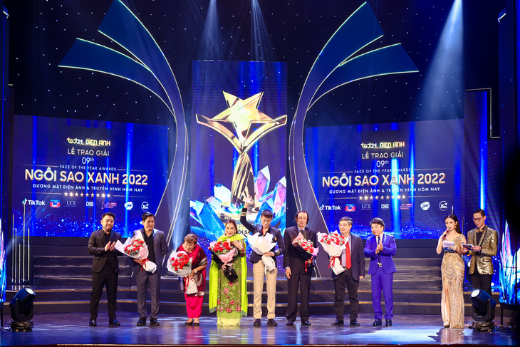Việt Hương, Puka nói gì khi nhận giải Ngôi sao xanh 2022 - Ảnh 1.