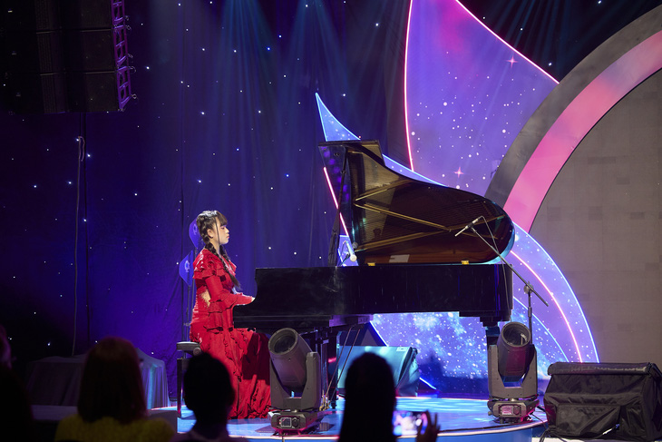 Bella Vũ đoạt giải vàng quốc tế độc tấu piano - Ảnh 1.