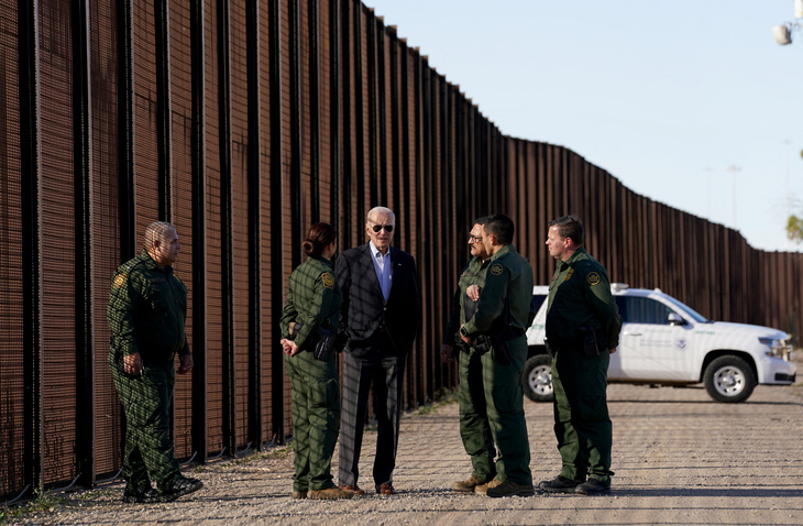 Tổng thống Biden đến biên giới kiếm điểm trước giờ tái tranh cử - Ảnh 1.