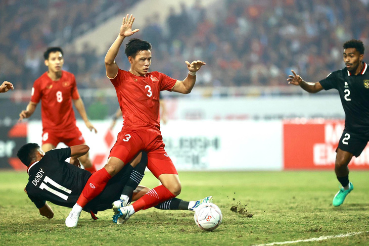 HLV Shin Tae Yong đòi trọng tài xem VAR, ông Park Hang Seo sửng cồ với cầu thủ Indonesia - Ảnh 3.