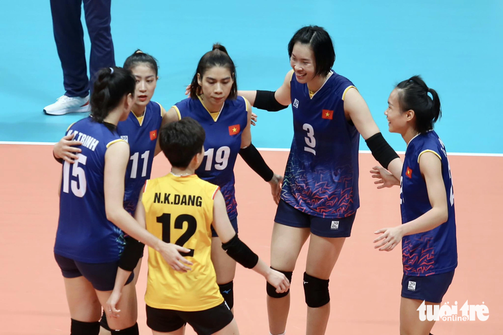 Tuyển bóng chuyền nữ Việt Nam thắng 3-2 trước Hàn Quốc - Ảnh: Đ.K.