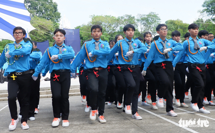 Các đội thi phần điều lệ và nghi thức Hội Liên hiệp Thanh niên Việt Nam - Ảnh: K.ANH