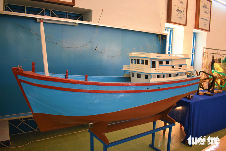 Một mô hình tàu khai thác thủy sản