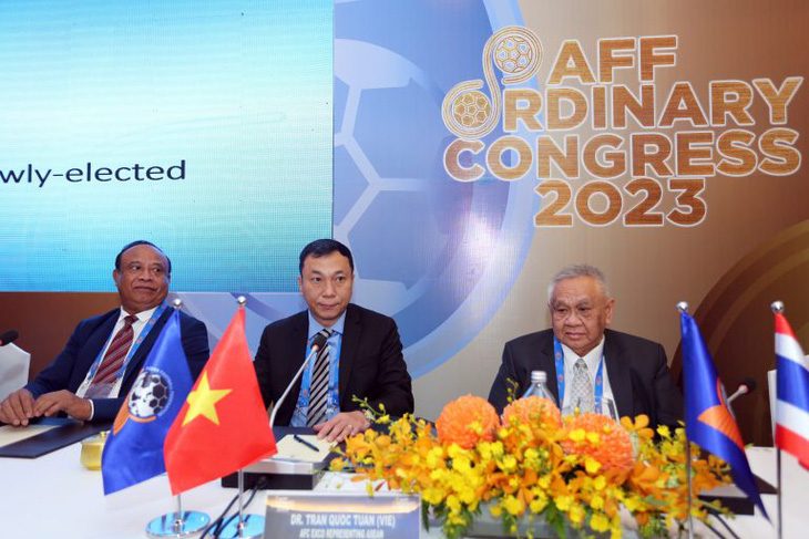 Chủ tịch VFF (giữa) tại Đại hội thường niên AFF năm 2023 tại TP.HCM - Ảnh: TUẤN HỮU