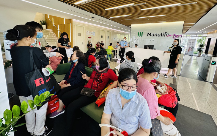 Manulife trả hơn 1.500 tỉ tiền hủy hợp đồng, mạnh tay cắt thưởng đại lý bảo hiểm