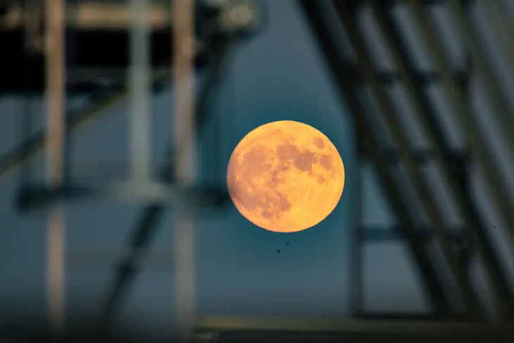 Siêu trăng ở Bloomington, Indiana, Mỹ - Ảnh: Josh Dinner/Future
