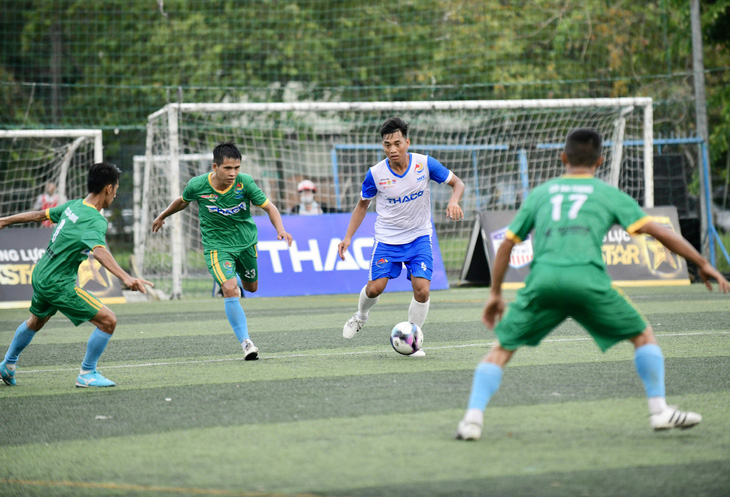 Các đội dự vòng loại tại Cần Thơ Giải vô địch bóng đá công nhân toàn quốc 2023 - Ảnh: QUANG ĐỊNH