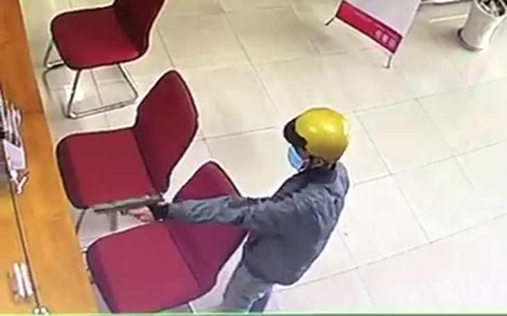 Khởi tố thanh niên dùng súng cướp ngân hàng tại Tiền Giang