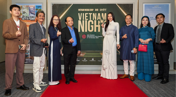 Đoàn khách Việt Nam tại Liên hoan phim Busan năm nay - Ảnh: HIFF