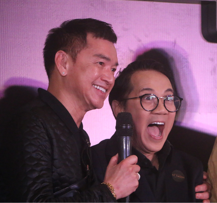 Quang Minh (trái) và Thành Lộc tại buổi ra mắt "Thạch Sanh - Lý Thanh" - Ảnh: HỒ LAM
