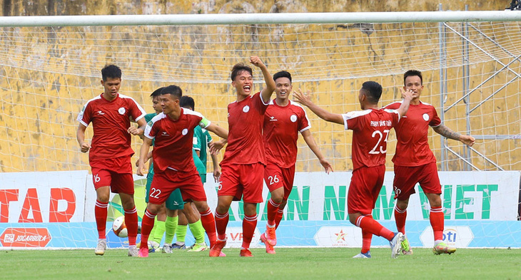 Các cầu thủ Bình Thuận ăn mừng ở Giải hạng nhất 2023 - Ảnh: VPF