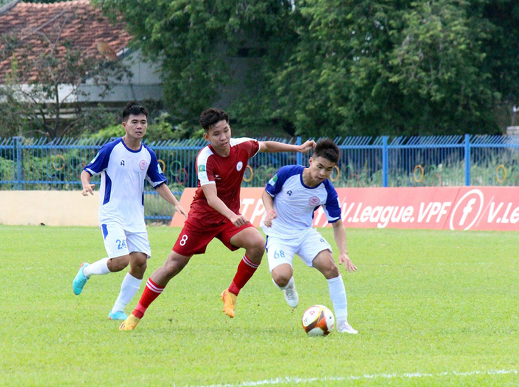 CLB Bình Thuận (áo đỏ) trong trận gặp Phú Thọ ở Giải hạng nhất 2023 - Ảnh: VPF
