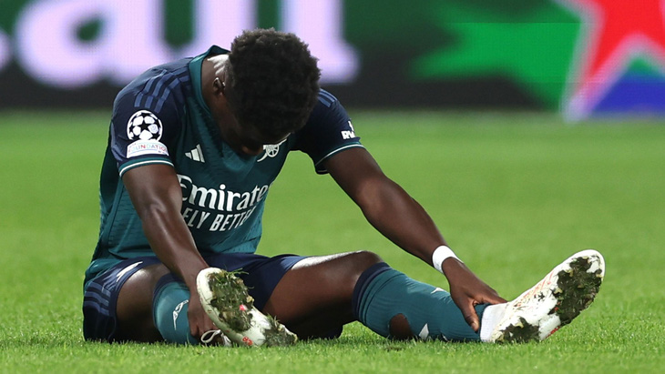 Bukayo Saka bị chấn thương không thể thi đấu cho tuyển Anh ở trận gặp Ý ngày 18-10 - Ảnh: Getty Images