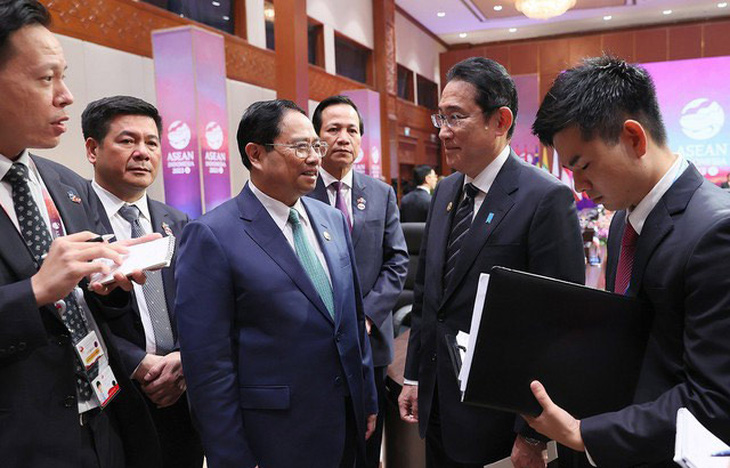 Thủ tướng Phạm Minh Chính gặp Thủ tướng Nhật Bản Kishida Fumio bên lề Hội nghị cấp cao ASEAN lần thứ 43 tại Indonesia vào tháng 9-2023 - Ảnh: VGP