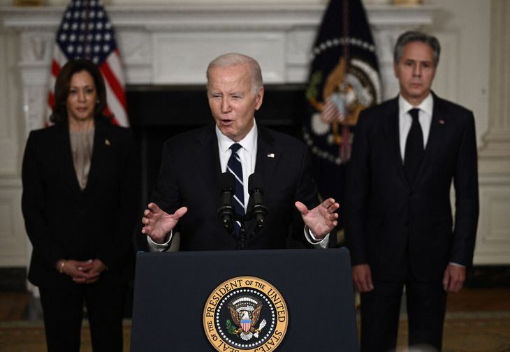 Tổng thống Mỹ Joe Biden cho biết sẵn sàng triển khai thêm khí tài để hỗ trợ Israel - Ảnh: AFP
