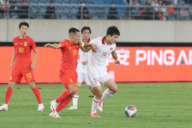 Tuyển Việt Nam kiểm soát bóng vượt trội trong trận thua Trung Quốc 0-2 - Ảnh: VFF