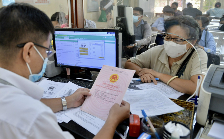 Quận Tân Phú: Báo cáo hồ sơ cấp sổ đỏ đúng hẹn 100%, thanh tra phát hiện 80% trễ hạn