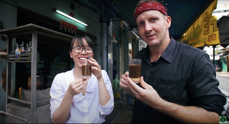 Sonny Side giới thiệu cà phê Việt trên kênh YouTube hơn 10 triệu người theo dõi của mình - Ảnh: Best Ever Food Review Show