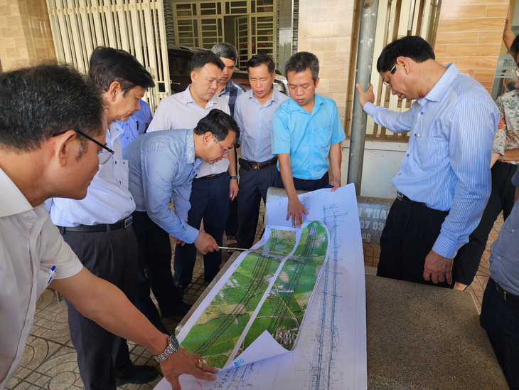 Huyện Long Thành báo cáo về tiến độ giải phóng mặt bằng cao tốc Biên Hòa - Vũng Tàu - Ảnh: H.MI