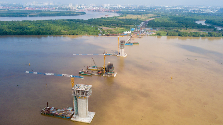 Hiện trạng cầu Nhơn Trạch thuộc dự án vành đai 3 - TP.HCM chưa thể thi công nhanh do vướng mặt bằng bên địa phận tỉnh Đồng Nai, sáng 11-10 - Ảnh: H.MI