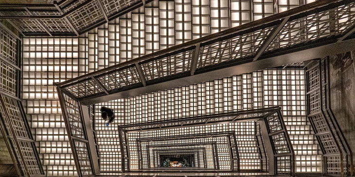 Góc ảnh ghi lại những vòng xoáy cầu thang ở một tòa nhà cao tầng tại Nhật Bản này vừa đoạt giải trong cuộc thi ảnh quốc tế Epson International Pano Awards lần thứ 14 vừa công bố - Ảnh: Teo Chin Leong/Atlantic