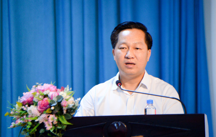 Chủ tịch UBND TP Thủ Đức Hoàng Tùng trả lời kiến nghị cử tri - Ảnh: H.K 