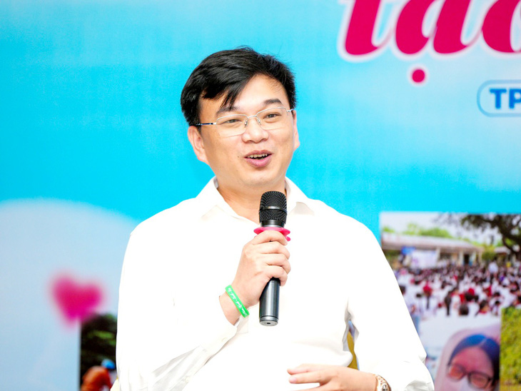 Shark Lê Hùng Anh, tổng giám đốc BIN Corporation Group, giao lưu chia sẻ với các đại biểu, khách mời tại chương trình