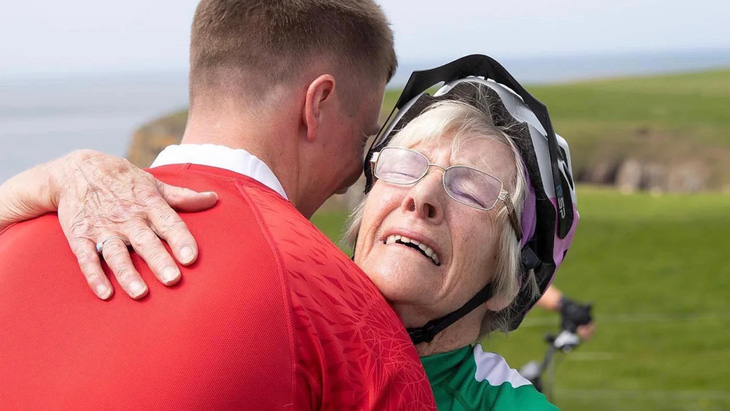 Cụ bà 85 tuổi đi xe đạp 1.600km để chữa lành nỗi đau mất 3 người con - Ảnh 4.