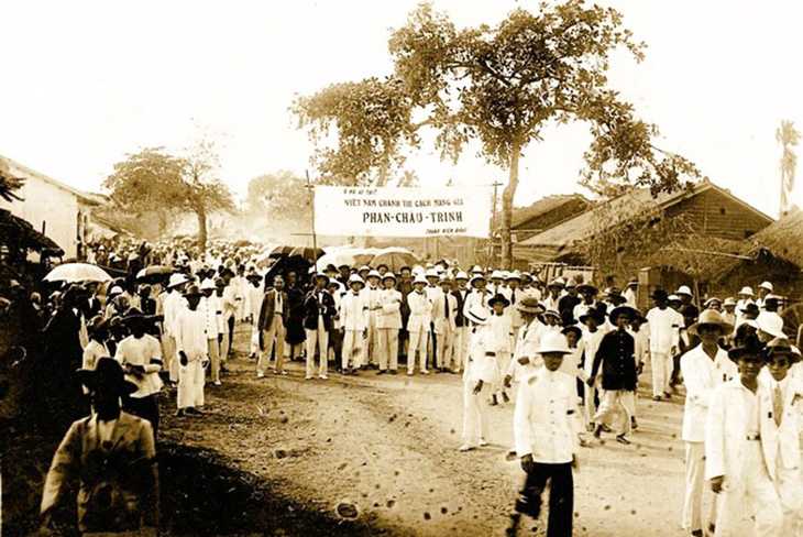 “Hội kín Nguyễn An Ninh” dự đám tang với biểu ngữ tôn vinh nhà chính trị cách mạng quốc gia Phan Châu Trinh (Phan Chu Trinh)