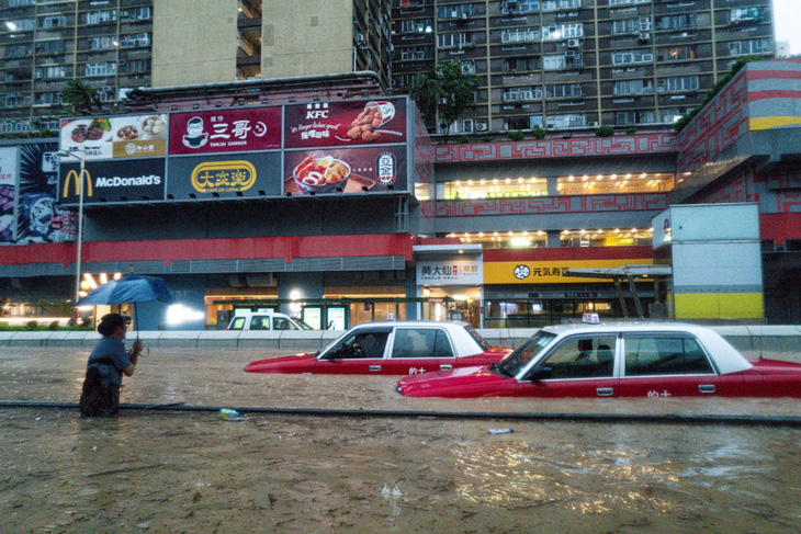 Ngành taxi Hong Kong yêu cầu mua bảo hiểm cho xe khi khí hậu ngày càng khắc nghiệt - Ảnh 1.
