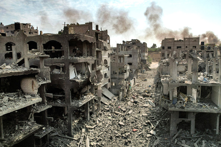 Nhà cửa bị phá hủy do các cuộc không kích trả đũa của Israel vào thành phố Gaza (Dải Gaza), ảnh chụp ngày 11-10 - Ảnh: AFP