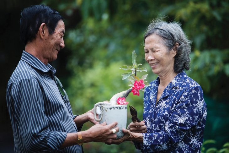 Bảo trợ xã hội và bảo hiểm xã hội đảm bảo hạnh phúc và khỏe mạnh khi về già - Ảnh: UNFPA