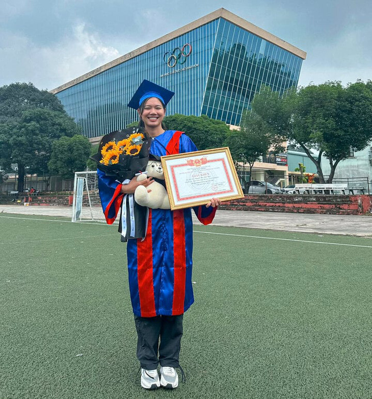 Nữ kình ngư Nguyễn Thị Ánh Viên đăng tải hình ảnh tốt nghiệp Trường đại học Thể dục thể thao TP.HCM - Ảnh: FBNV