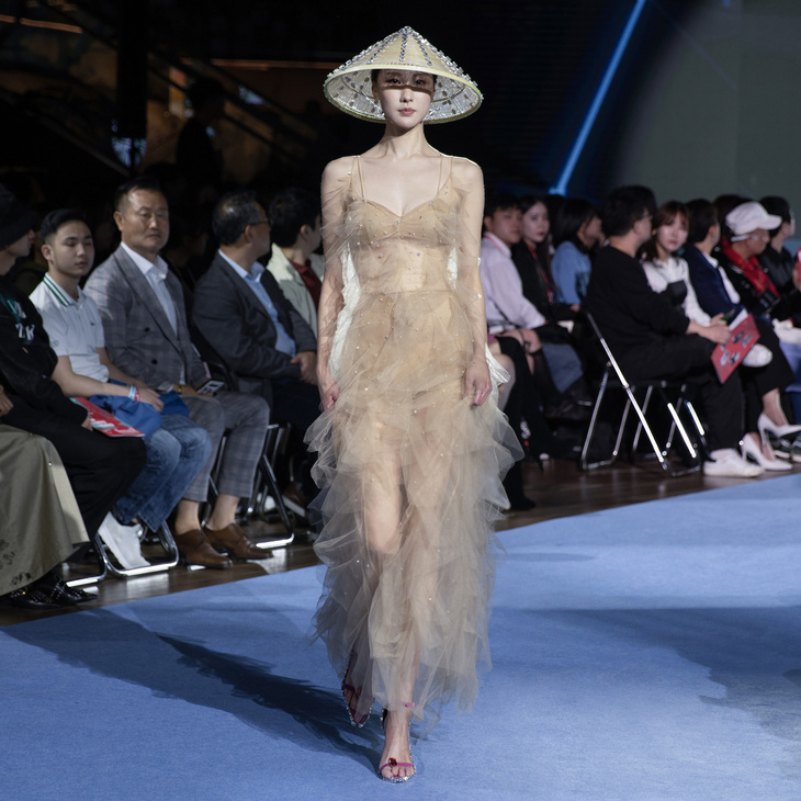 Diệp Linh Châu tham gia Gangnam Fashion Festa 2023 với vai trò giám đốc sáng tạo - Ảnh 10.