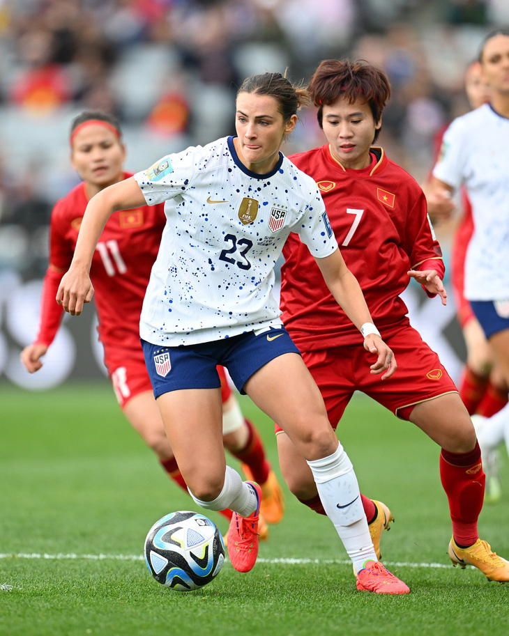 Tuyết Dung (7) trong trận gặp Mỹ ở World Cup nữ 2023 - Ảnh: FIFA