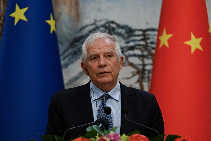 Người đứng đầu chính sách đối ngoại EU Josep Borrell tại Trung Quốc - Ảnh: REUTERS