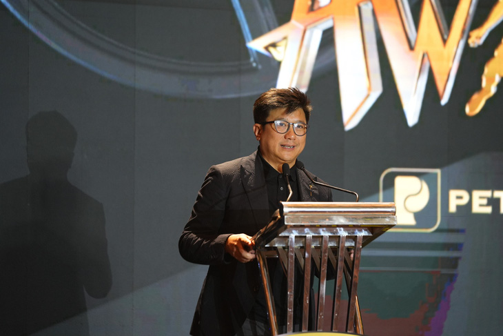 Ông Nguyễn Bảo Hoàng - chủ tịch Liên đoàn Bóng rổ Việt Nam - phát biểu tại VBA Awards 2023 - Ảnh: VBA