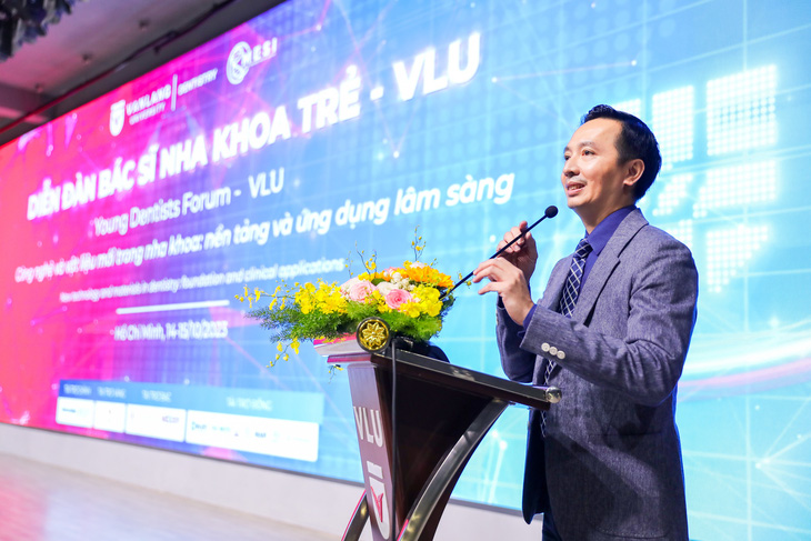 TS.BS Trần Hùng Lâm - chủ tịch Hội Cấy ghép nha khoa TP.HCM - cho biết tỉ lệ người Việt Nam mắc bệnh lý về sâu răng và nha chu cao - Ảnh: T.M.